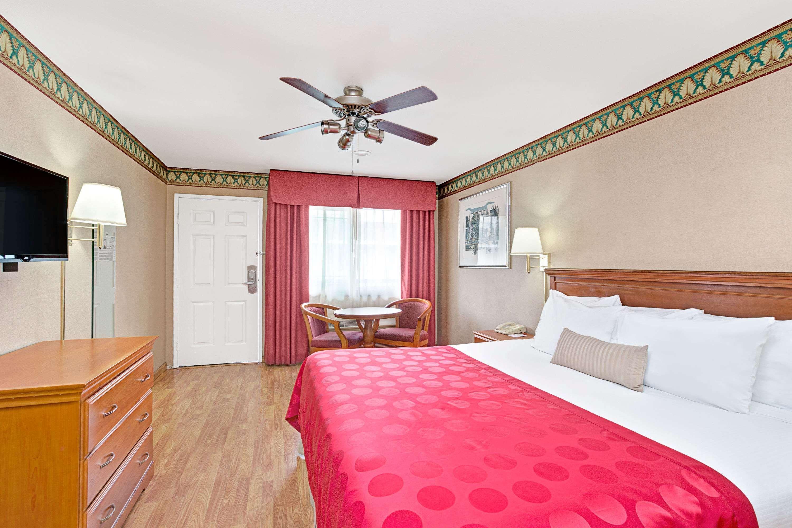 Ramada By Wyndham Redondo Beach Exterior photo