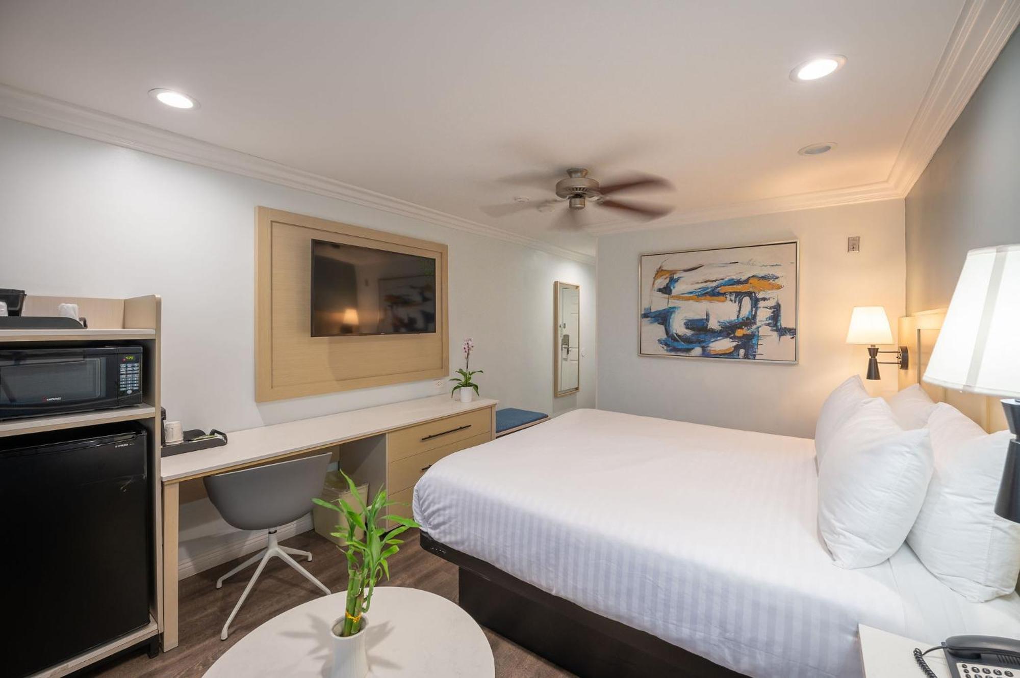 Ramada By Wyndham Redondo Beach Exterior photo