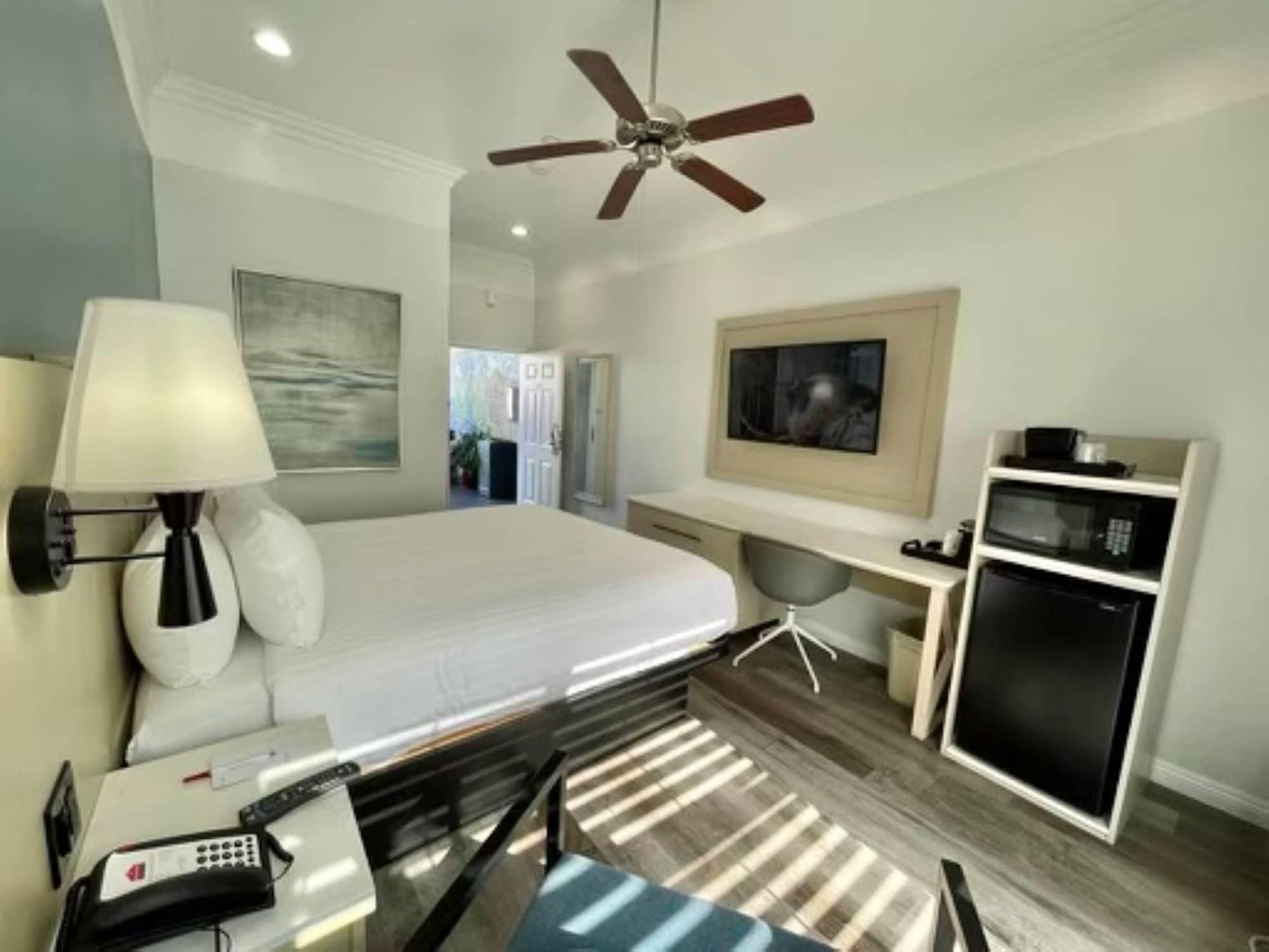 Ramada By Wyndham Redondo Beach Exterior photo